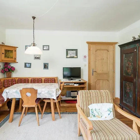 Charming Apartment In Kitzbuhel With Balcony Exterior photo